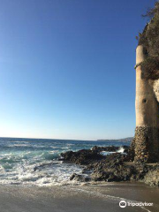 Mermaid Beach and Pirate Tower (Le Tour)