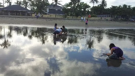 Tondaligan Blue Beach