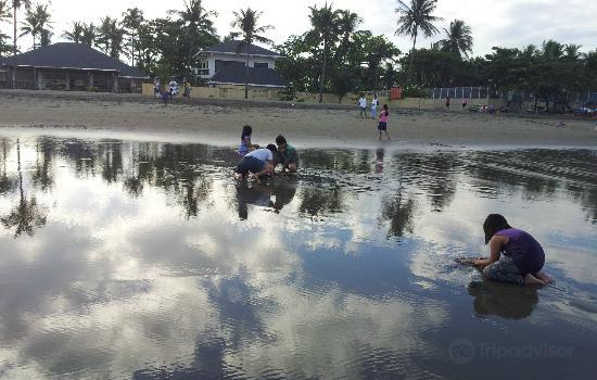 Tondaligan Blue Beach