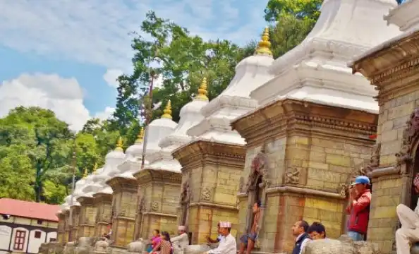 Kichandra Bahal周辺のホテル