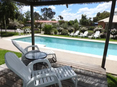 Wine Village Motor Inn Отели в г. Хоулонг