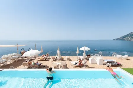 Hotel Club Due Torri Отели в г. Майори