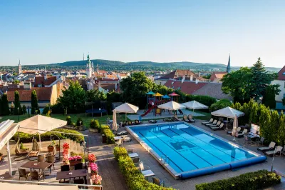 Hotel Sopron Các khách sạn gần Holy Trinity Statue