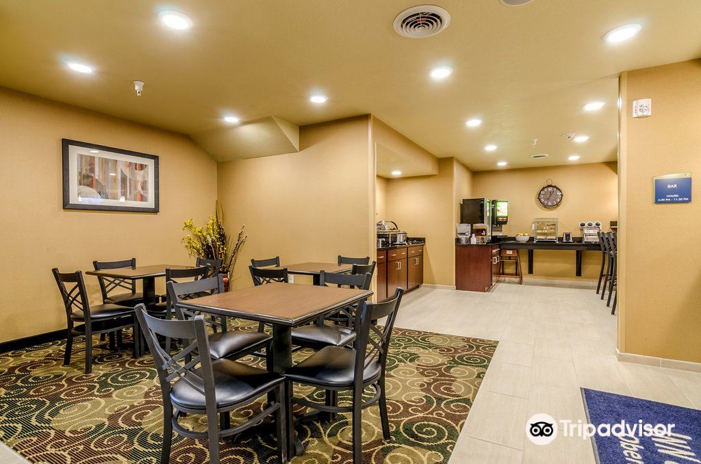 Cobblestone Inn & Suites - Oberlin