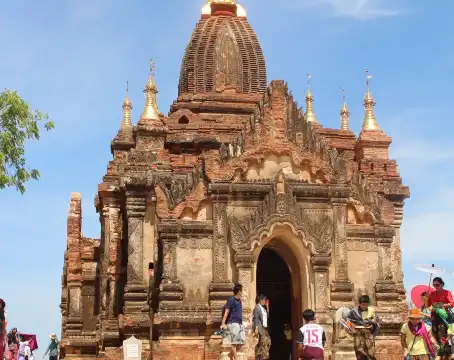 Hotels near Izza Gawna Pagoda