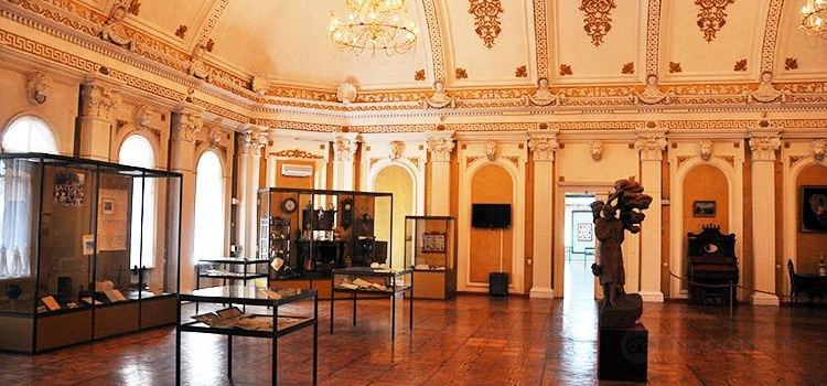 Muzeul National de Etnografie si Istorie Naturala