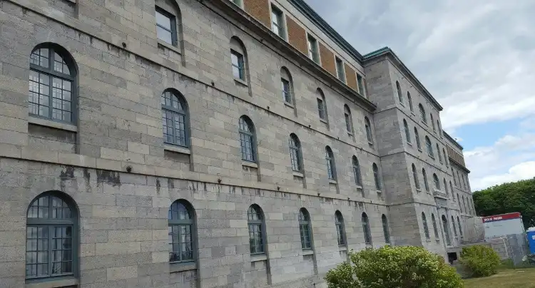 Hotel dekat Prison des Patriotes