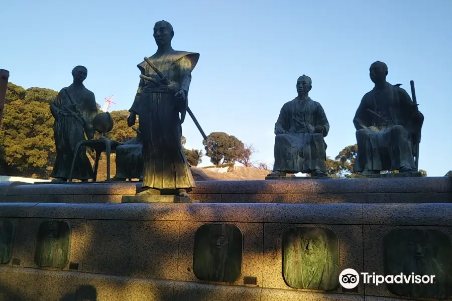 Statues of Shonan Yokoi and Ishin