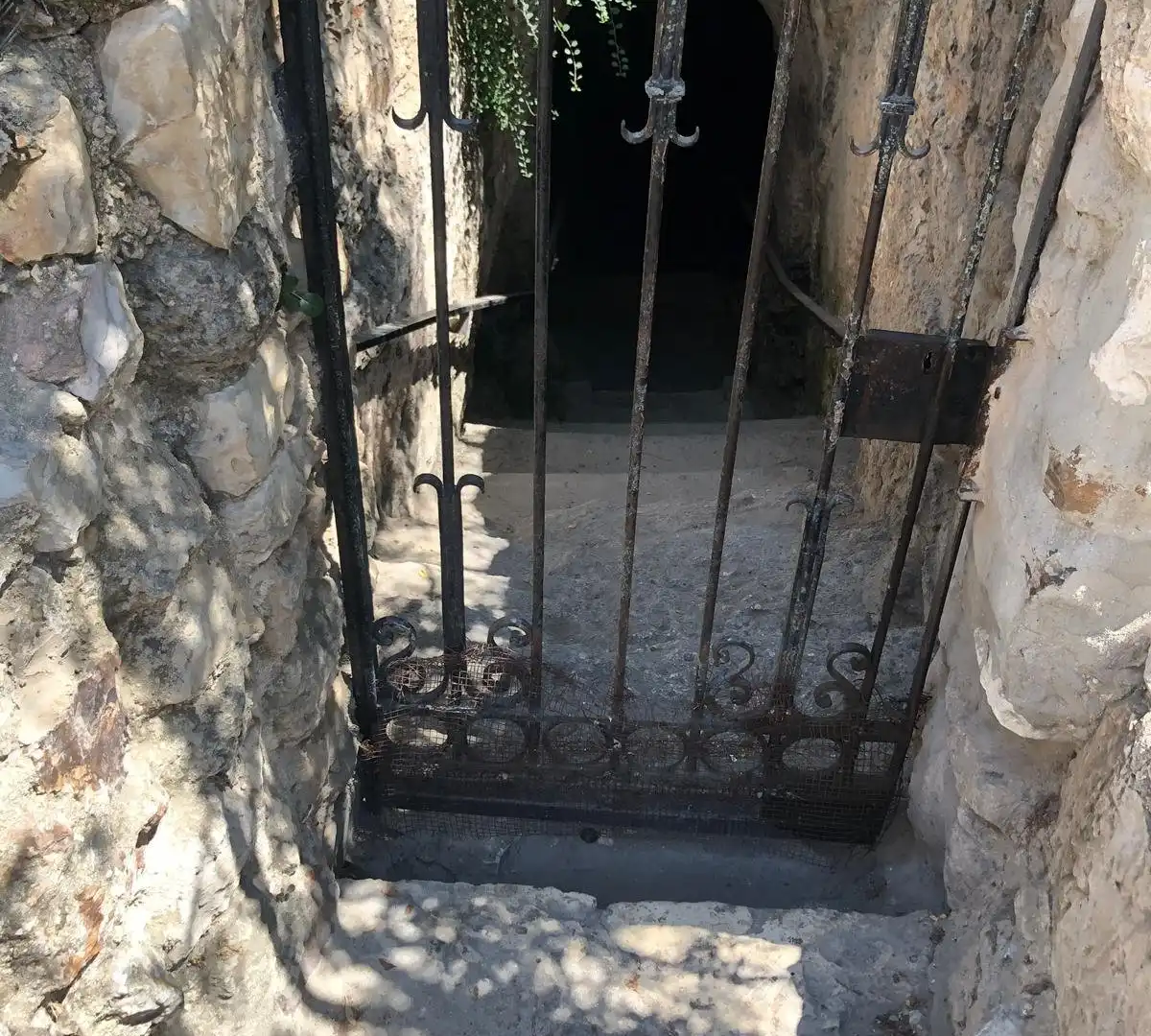 Hotels near Tomb Of The Prophets