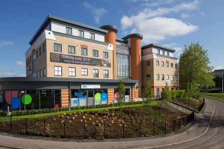 House of Fisher - Beneficial House Отели в г. Бракнелл