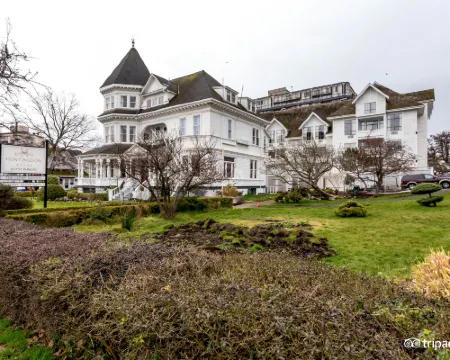Huntingdon Hotel and Suites Hotels in Victoria