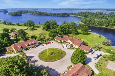 Toftaholm Herrgård Отели в г. Varnamo V