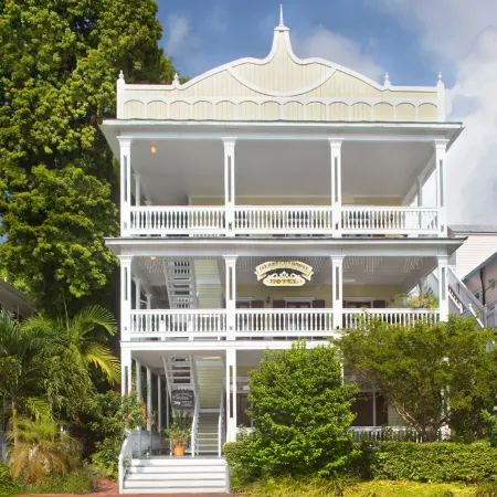 Island City House