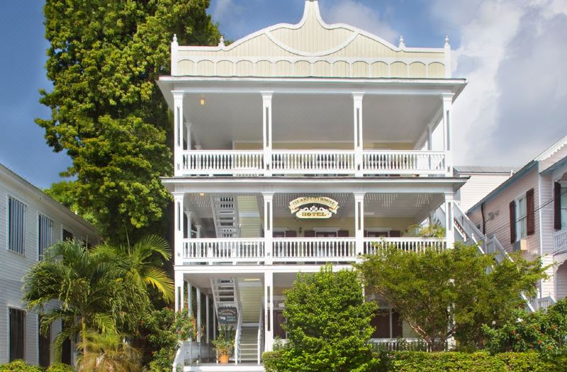 Island City House