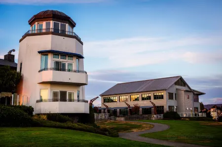 Hotel Bellwether on Bellingham Bay Отели рядом с достопримечательностью «Bell's Studebaker Diner and Museum»