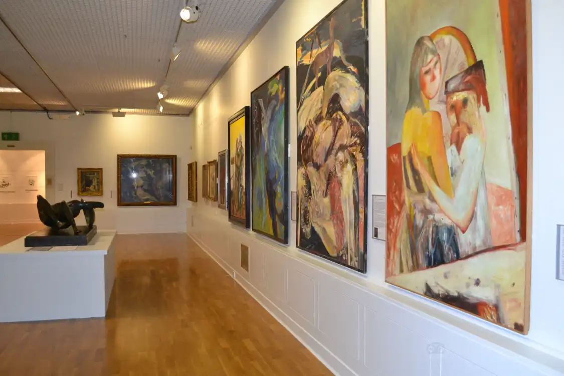 Hotels near Huddersfield Art Gallery
