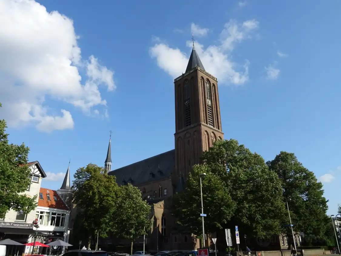 Hotels near Sint-Vituskerk