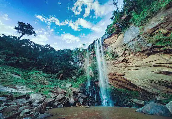 Hotels near Prata Waterfall