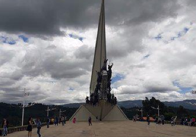 Pantano de Vargas  Monumento a los 14 lanceros