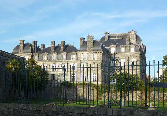 Hotels near Morbihan Prefecture - De Gaulle offices