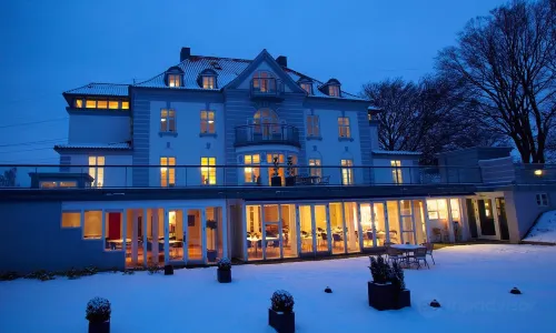 Sixtus Sinatur Hotel & Konference
