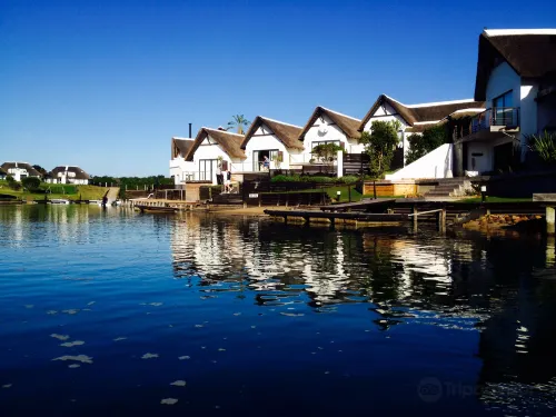 Canal Guest House - Waterfront Luxury B&B - Solar Powered Hotels in St Francis Bay