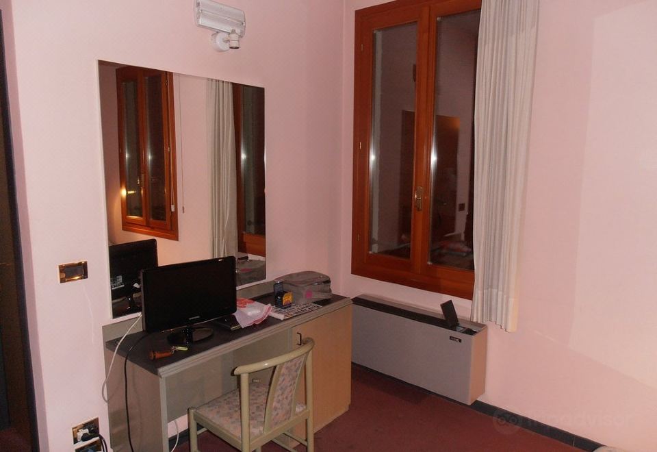 Hotel Castello - Housity