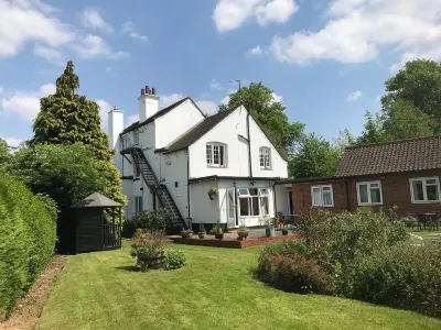 Old Farm Hotel Hotels near Selly Manor