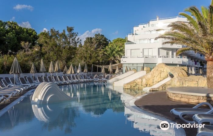 Fergus Style Cala Blanca Suites