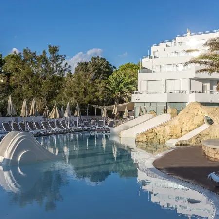 Fergus Style Cala Blanca Suites