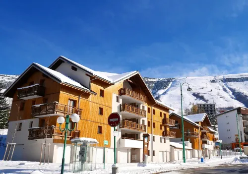 Vacancéole - Au Coeur des Ours Hotels in Isere
