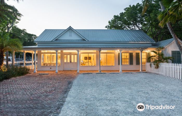 Paradise Inn - Adult Exclusive