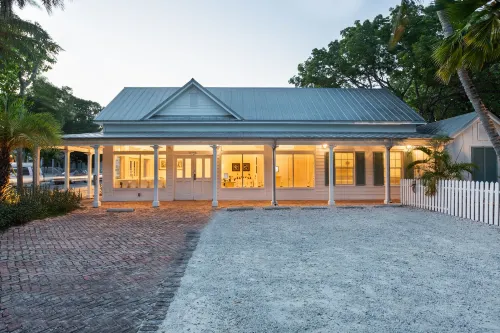 Paradise Inn - Adult Exclusive