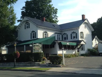 Chambery Inn Hotels in Stockbridge