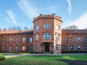 Raudonė Castle