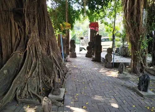 Hotels near Arca Joko Dolog