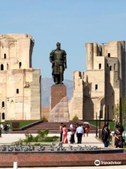 Statue of Amir Timur