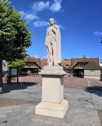 Hotels near Monument Duc de Morny