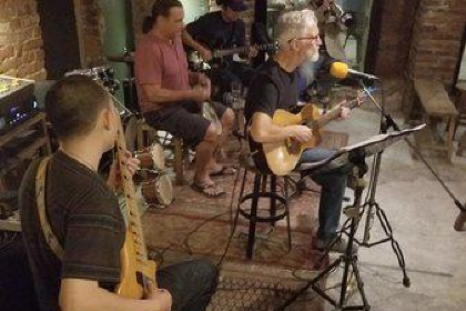 Thapae East - live music bar