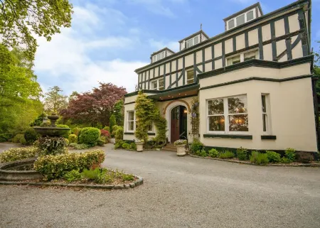 Brook Hall Hotel Отели в г. Эллесмер-Порт