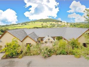 Castle Lodge - Brecon Beacons Accommodation