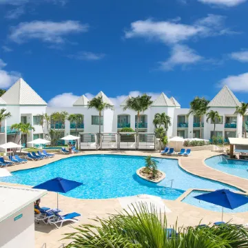 Courtyard Aruba Resort Отели рядом с достопримечательностью «Пляж Палм-Бич»