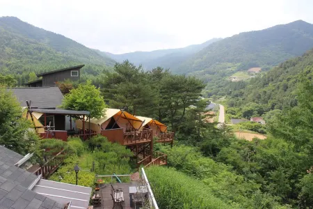 Pyeongchang Riverhill Pension (Pool Villa, Spa) Отели рядом с достопримечательностью «Korea Botanic Garden»