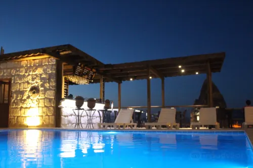 ShoeString Cave Hotel