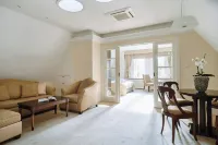 Hotel Pałac Romantyczny فنادق في Turzno