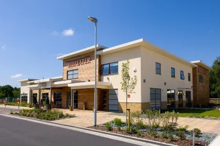 Premier Inn Ashford (Eureka Leisure Park) Отели рядом с достопримечательностью «St Peter & St Paul Church»