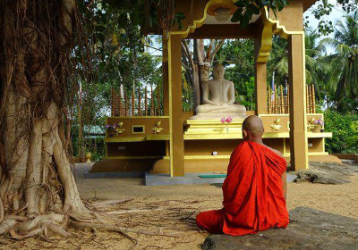 Amadahara Buddhist Monastery Pinnawala