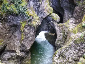 Пещера "Дяволското Гърло" (Devil's Throat cave)