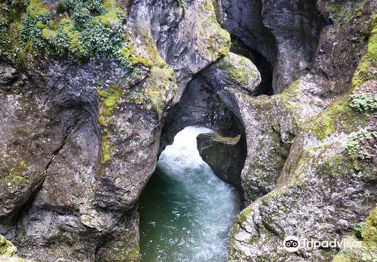 Devil's Throat Cave