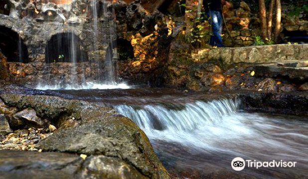 original waterfall Yakapark